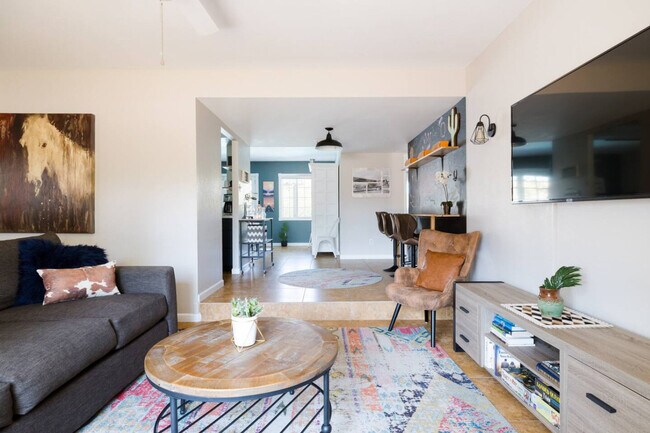 Foto del edificio - 8622 E Indianola Ave