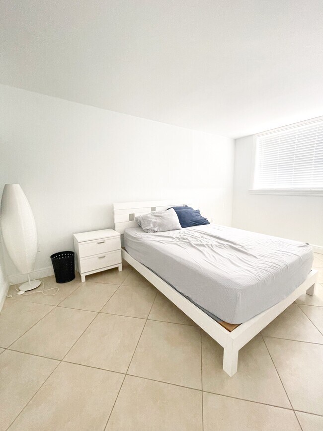 Bedroom - 16465 NE 22nd Ave
