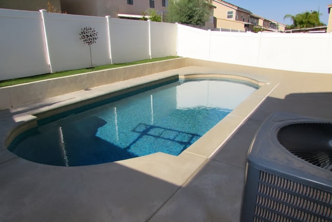 Foto del edificio - 4BR w/ Pool, Solar & A/C in Perris