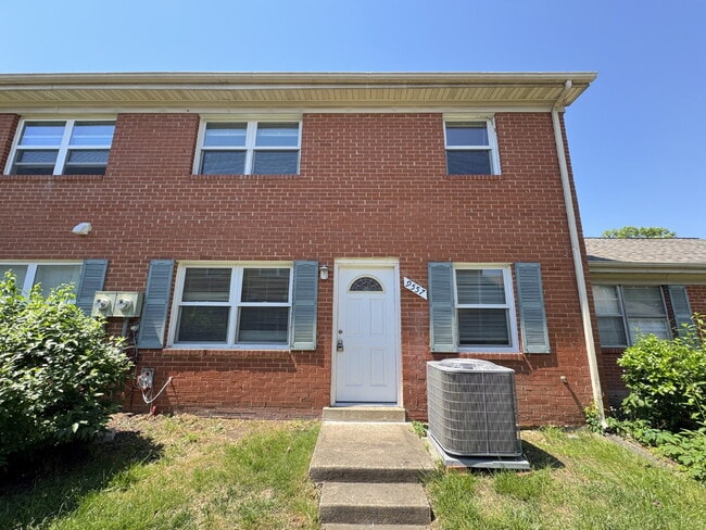 Photo - Charming & Spacious Two Bedroom One bathroom Unit Apartment