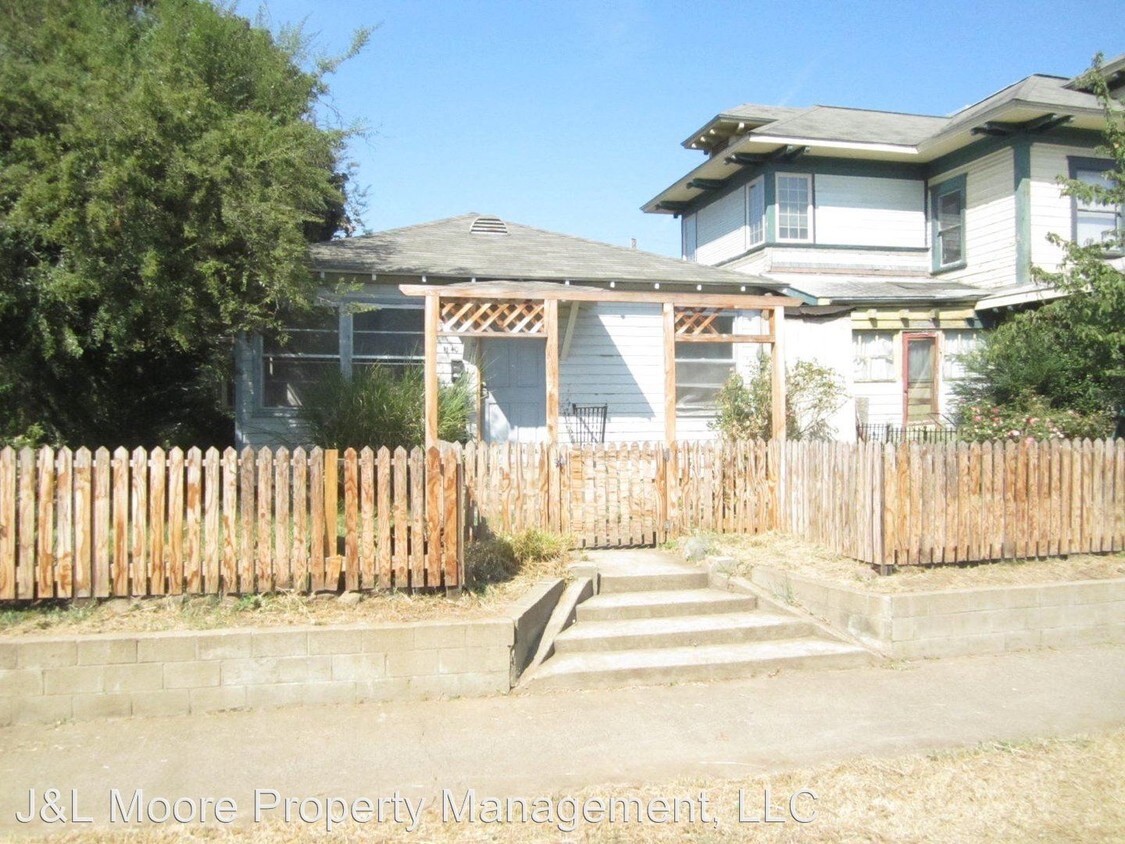 Primary Photo - 217 Hamilton St