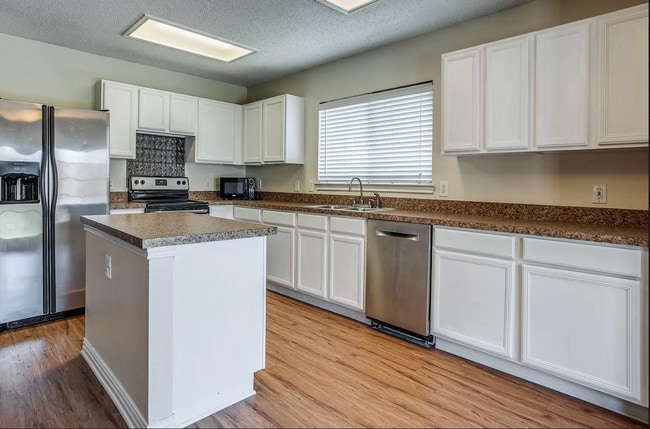Kitchen - 12002 Rosedown Ln