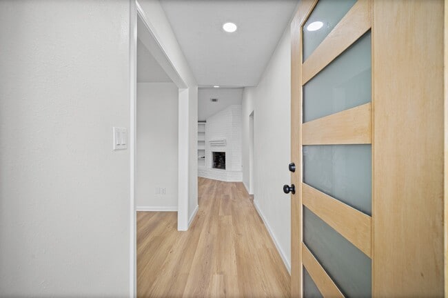 Building Photo - 10935 Silkwood Dr