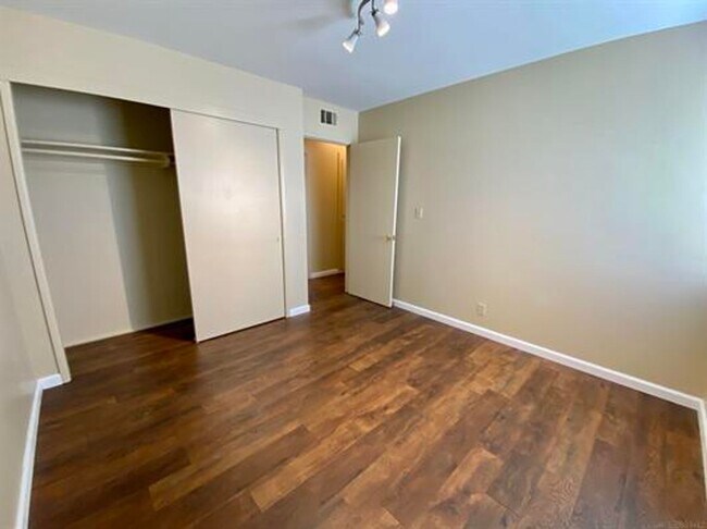 Foto del edificio - Cardiff SHORT TERM RENTAL 3 br one level l...
