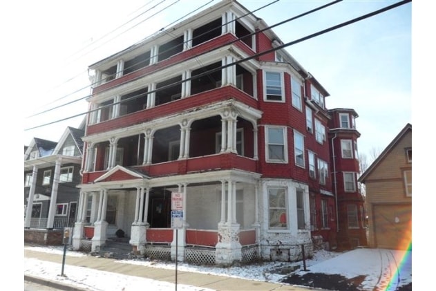 Building Photo - 109 Oak St