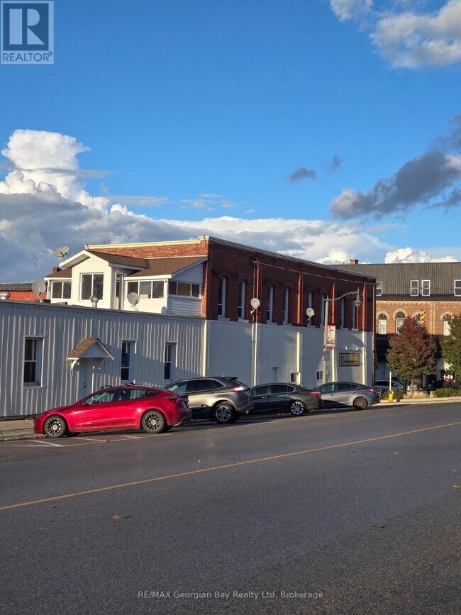 Photo du bâtiment - 90 Main St