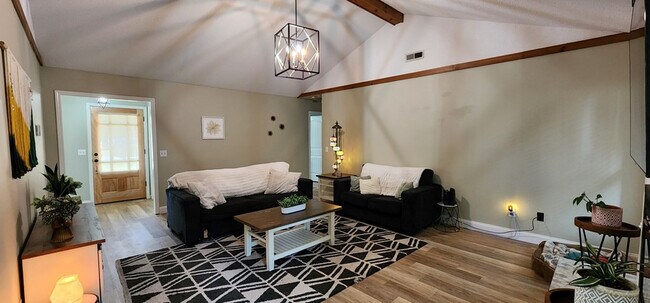 Foto del edificio - 2361 Orvis St