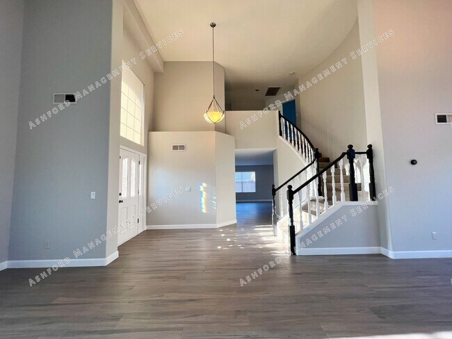 Building Photo - RAY RANCH 4 BEDROOMS 3 BATH WITH POOL AND SPA IN LARGE YARD