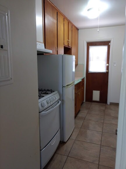 Building Photo - 1515 E Oregon Ave #5