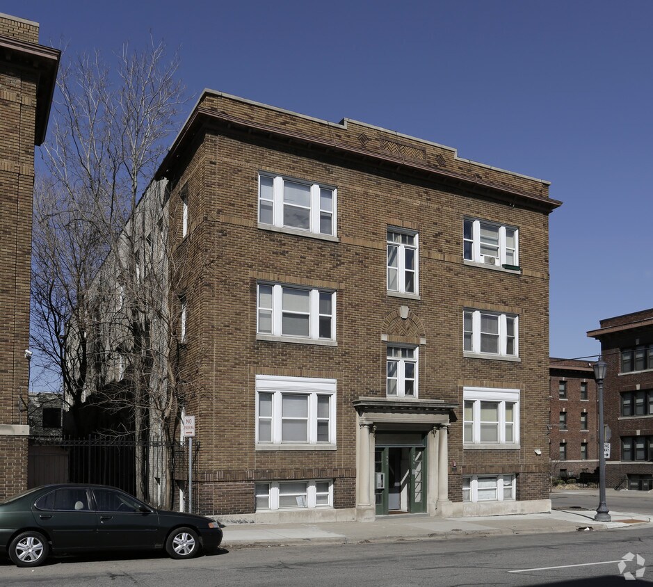 Primary Photo - 1900 1st Ave S
