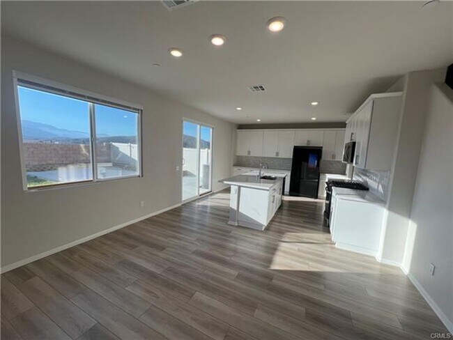 Foto del edificio - Spacious and beautifully appointed 5-bedroom, 3-bathroom home