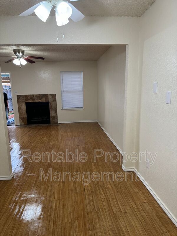 Building Photo - 3720 Cibolo Dr