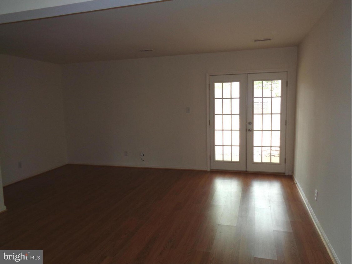 Foto principal - 523 Olde Greenwich Cir