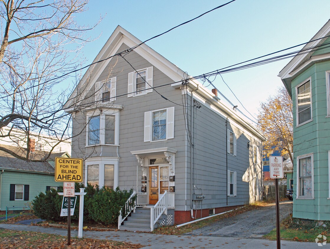 Building Photo - 208 Park Ave
