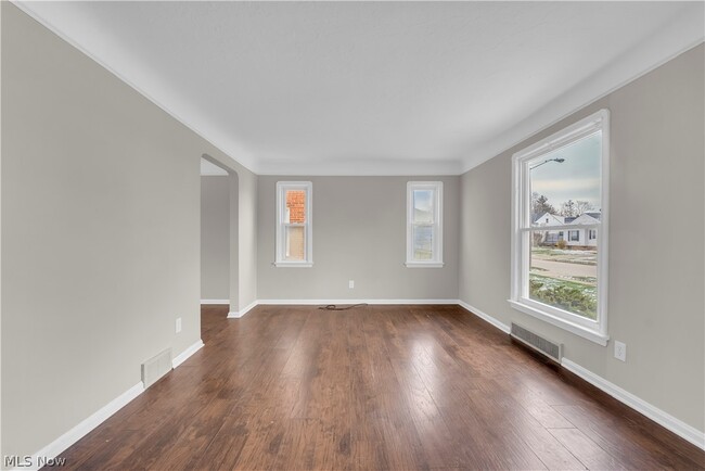 Foto del edificio - 8008 Pelham Dr