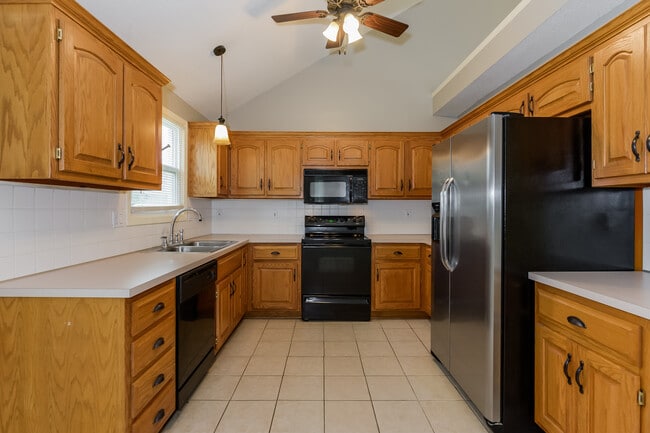 Building Photo - 1608 Johnston Dr