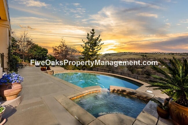 Building Photo - 5185 Mertola Dr