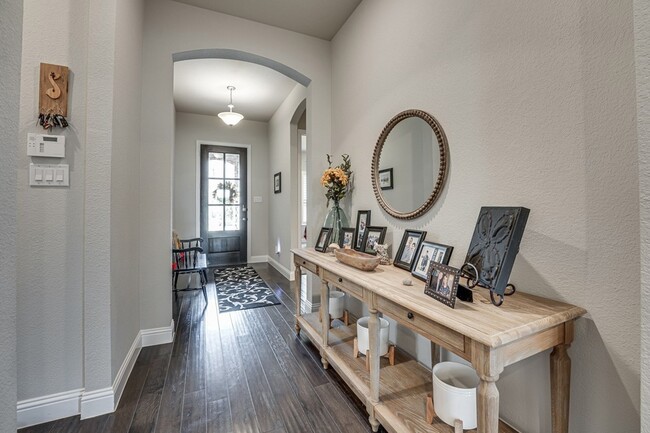 Building Photo - 1805 Shaila Dr