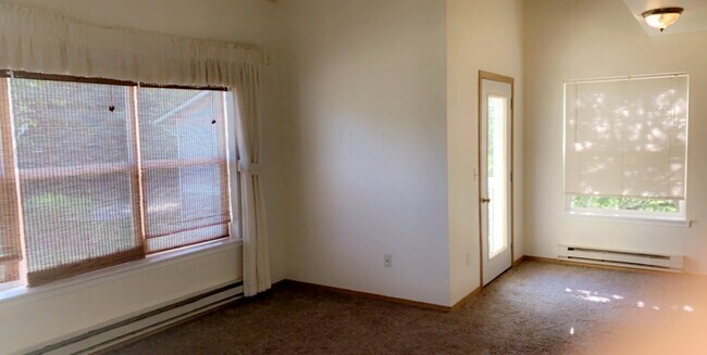Building Photo - 2302 Happy Ct