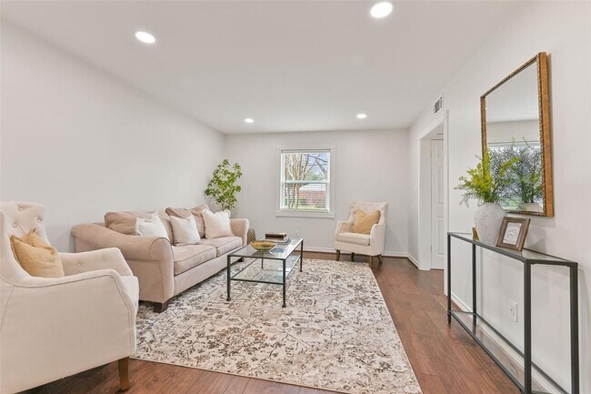 Foto del edificio - 2511 Blue Willow Dr