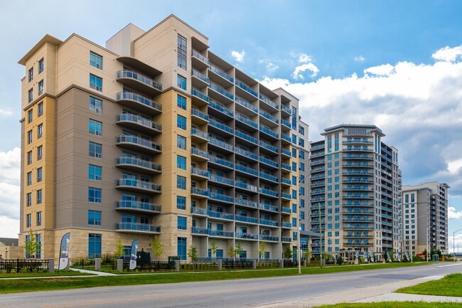 Building Photo - 905 Southdale Rd