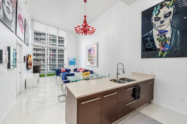 Building Photo - 475 Brickell Ave