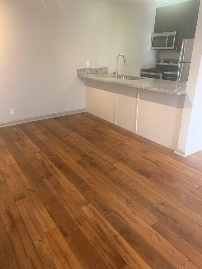Foto del edificio - 7446 Cabot Dr