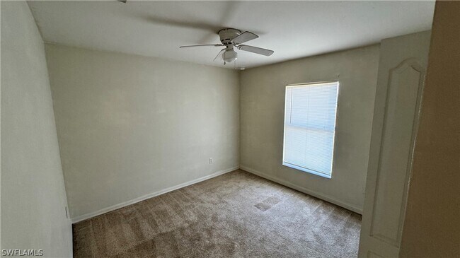 Foto del edificio - 706 Kismet Pkwy E