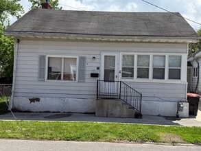 Building Photo - 17 Poplar Ave