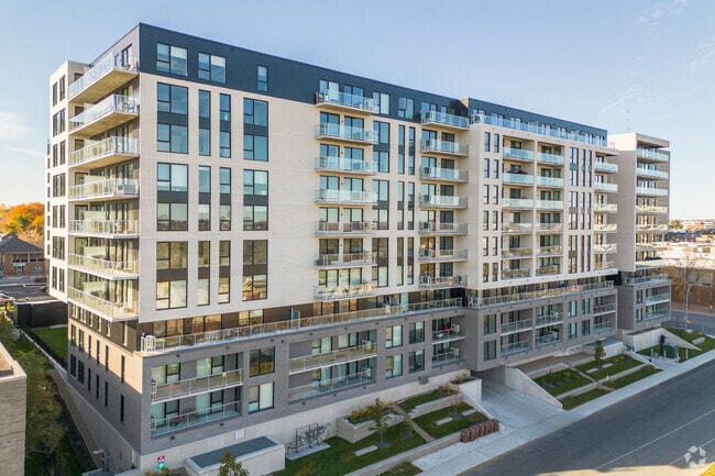 Building Photo - Bloome