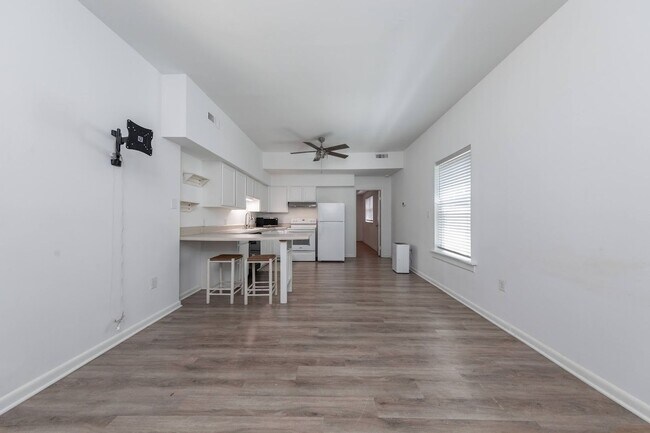 Building Photo - 310 Patriot Unit M, Williamsburg, VA  23185