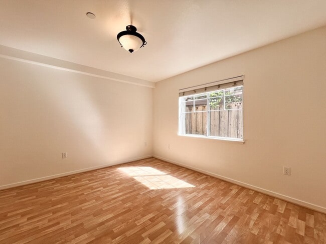 Foto del edificio - Napa Condo with Double Garage & Private Patios