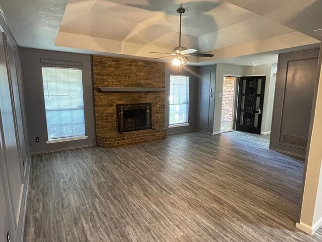 Building Photo - 3 BEDROOM 2 BATHROOM HOUSE IN DENTON
