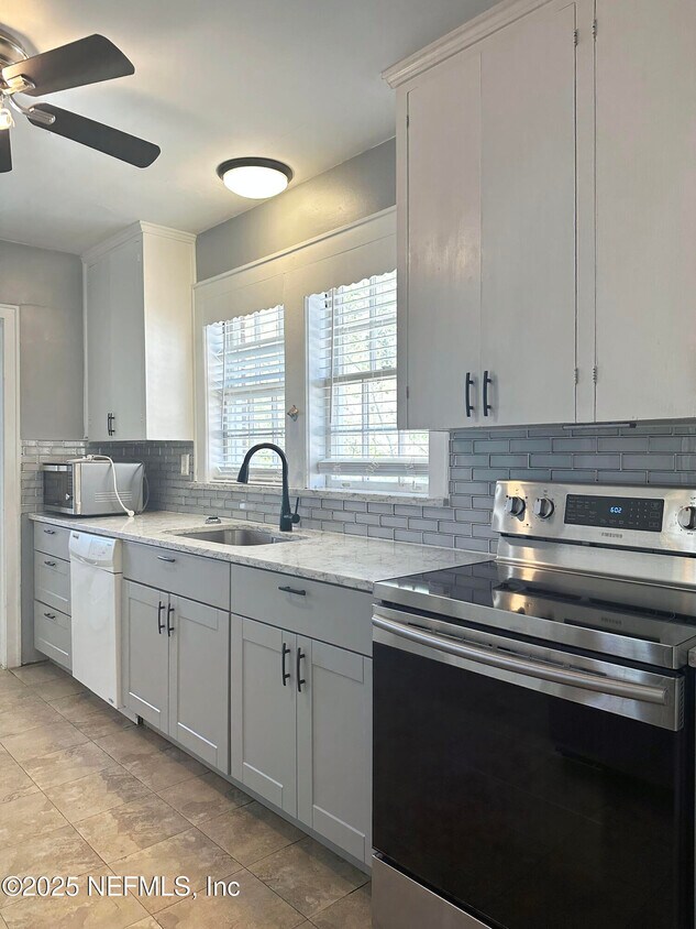 Foto principal - 2779 Riverside Ave