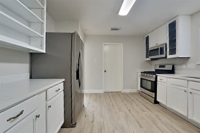 Building Photo - 18714 Timber Way Dr