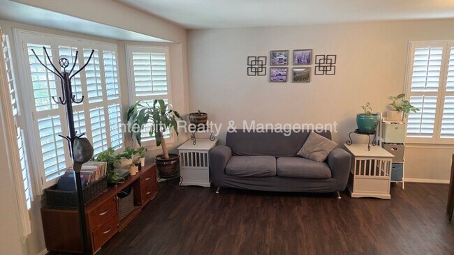 Building Photo - 3425 White Oak Ln