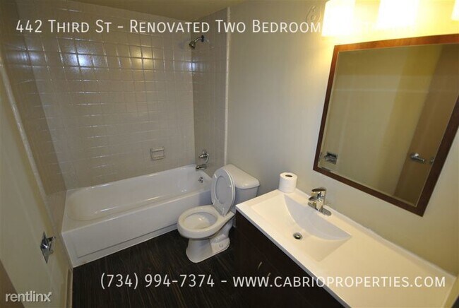 Building Photo - 442 Third St-Renovated Two Bedroom Apartments