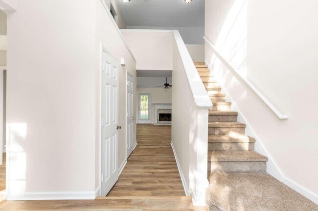 Building Photo - 1090 Norwalk Trce