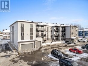 Building Photo - 975 N Russell Rd
