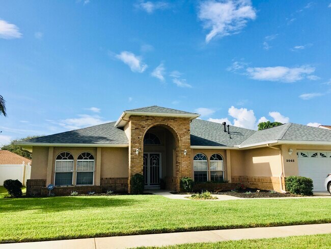 Building Photo - 2065 Thistle Dr