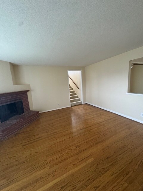 Building Photo - 1125 W Crestwood Ave