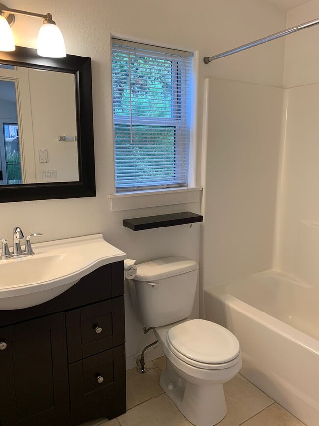 Foto del edificio - 19895 Alderwood Cir