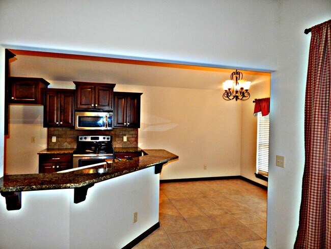 Foto del edificio - Delightful Home in the heart of Edmond- Pool and Club House-Close to I-35, Broadway Extension and...