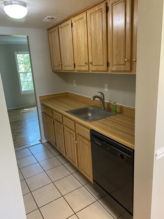 Building Photo - 1819 Jaybird Court