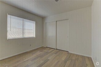 Building Photo - 938 Carnival Ave