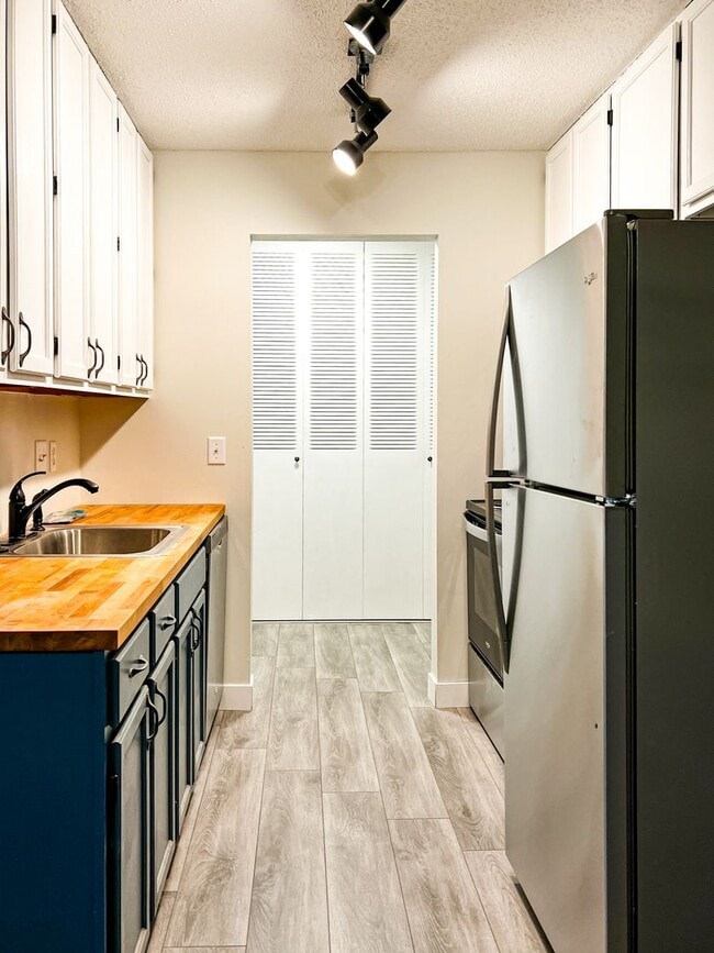 Building Photo - Experience Serene Living in New Hope for $...