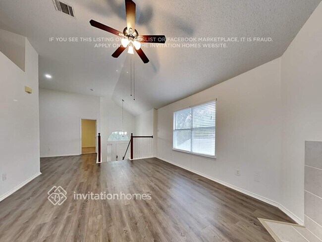 Foto del edificio - 2107 Camelot Dr