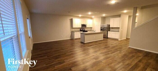 Building Photo - 5902 Big Bluestem Ln