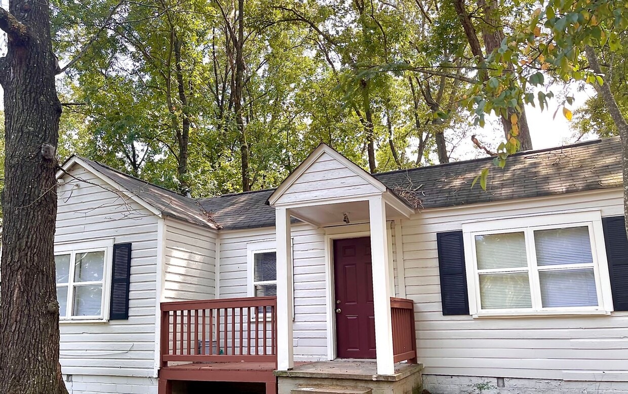 Primary Photo - Adorable 2 Bed/1 Bath Bungalow in Forest P...