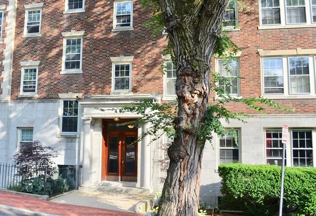Building Photo - 86 Buckingham St